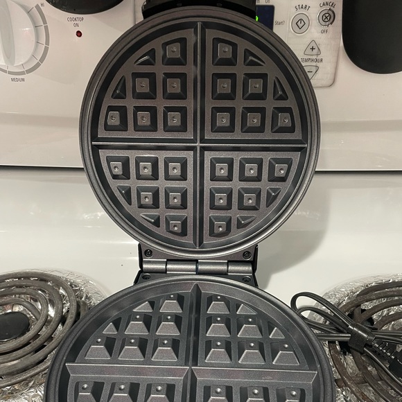 Waffle maker - Picture 2 of 2